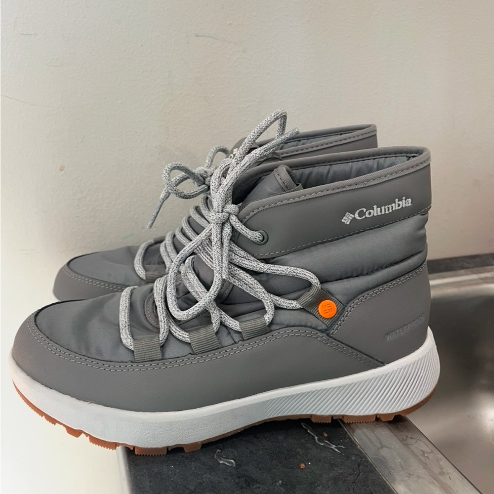 Columbia Gray Winter Boots with Unique Lacing and Sturdy Sole